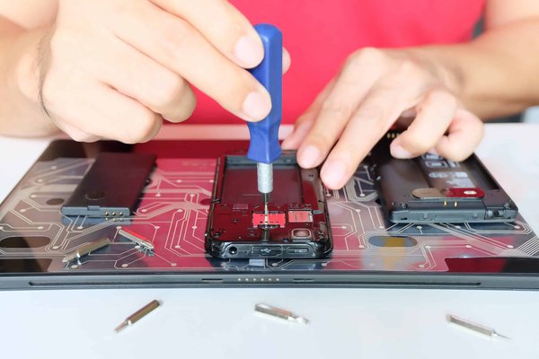 Quelles sont les garanties et les services supplémentaires qu'offrent les centres de réparation ?