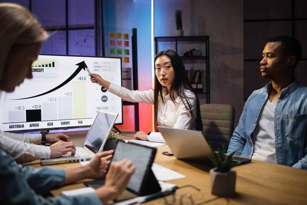 Comment les techniques de fouille de données peuvent-elles révolutionner l'analyse des comportements des utilisateurs sur les réseaux sociaux ?