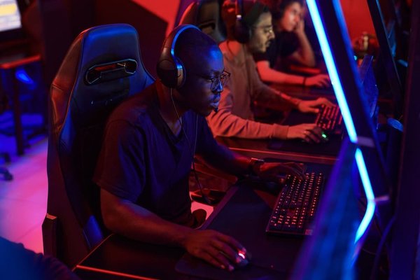 Top 3 des moniteurs de jeu Alienware de 2024 pour les esports compétitifs